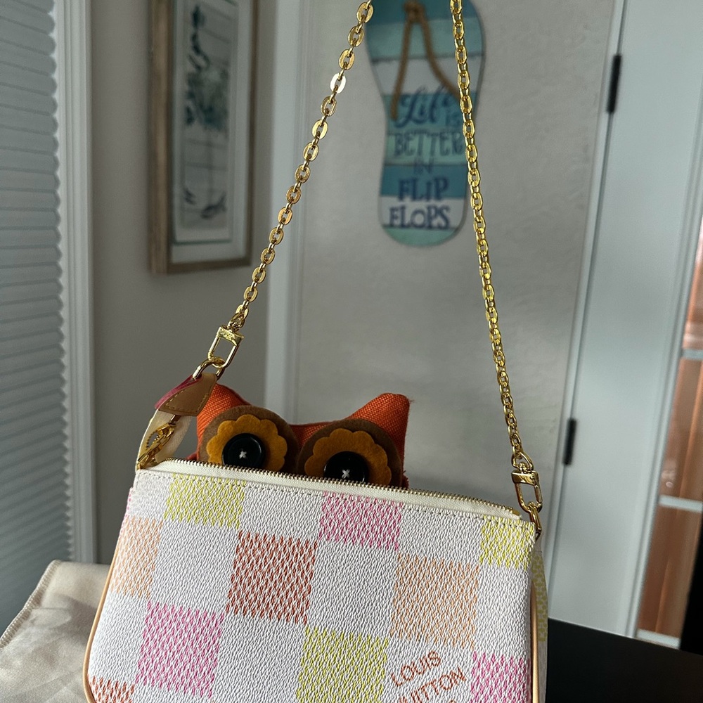💓PENDING💓LV Pastel Checkered Clutch Pouchette Pouch chain - Picture 7 of 7